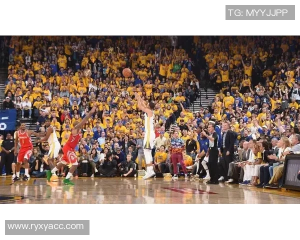 2015年西部决赛首战勇士与火箭的激烈对决回顾与分析