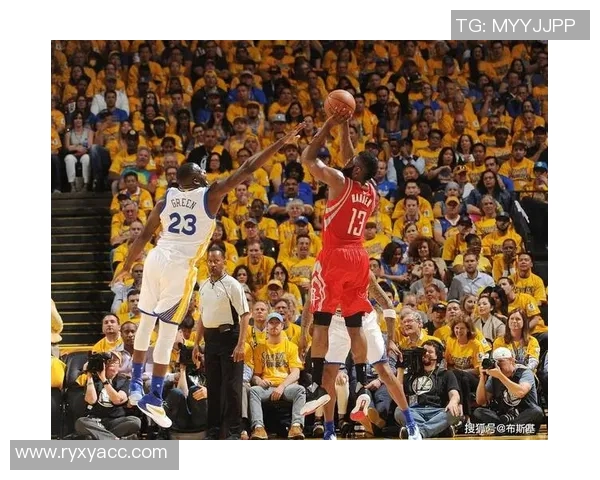 2018年NBA季后赛勇士与火箭第三场激战回顾与精彩瞬间分析