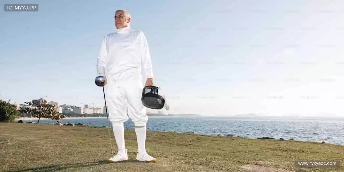 赛场之外，我们与你同在 —— 实时解说，深度分析！🎙️📊